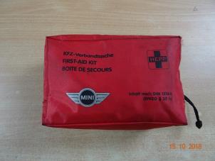 Gebruikte EHBO kit Mini Mini (R56) 1.6 16V Cooper S Prijs € 17,85 Inclusief btw aangeboden door Miniparts24 - Miniteile24 GbR