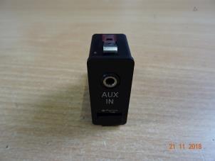 Gebruikte AUX/USB aansluiting Mini Mini Open (R57) 1.6 16V Cooper Prijs € 17,85 Inclusief btw aangeboden door Miniparts24 - Miniteile24 GbR
