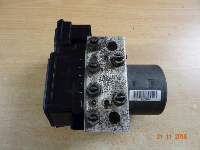 ABS Computer van een MINI Mini Open (R57) 1.6 16V Cooper 2009
