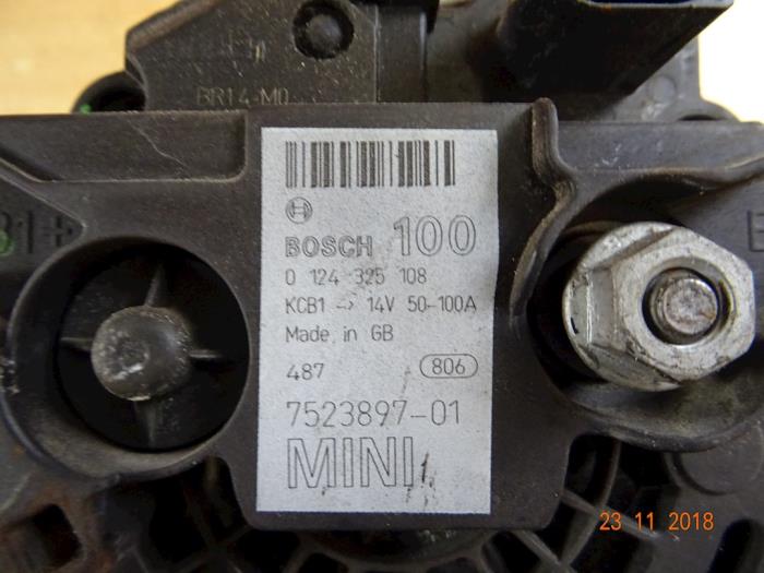 Alternator van een MINI Mini Open (R52) 1.6 16V Cooper 2004