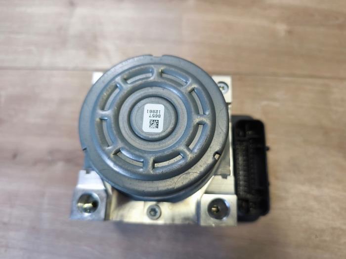 Gebruikte ABS Pomp Mini Cooper S Prijs € 150,00 Inclusief btw aangeboden door Miniparts24