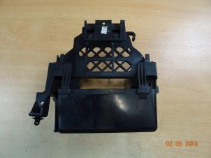 Gebruikte Relais Houder Mini Mini (R56) 1.6 16V John Cooper Works Prijs € 25,00 Margeregeling aangeboden door Miniparts24 - Miniteile24 GbR