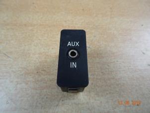 Gebruikte AUX/USB aansluiting Mini Mini (R56) 1.6 16V Cooper S Prijs € 17,50 Margeregeling aangeboden door Miniparts24 - Miniteile24 GbR