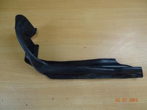 Gebruikte Motorkaprubber Mini Mini (F56) 2.0 16V John Cooper Works Prijs € 15,00 Margeregeling aangeboden door Miniparts24 - Miniteile24 GbR