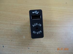 Gebruikte AUX/USB aansluiting Mini Mini (F56) 2.0 16V John Cooper Works Prijs € 32,50 Margeregeling aangeboden door Miniparts24 - Miniteile24 GbR