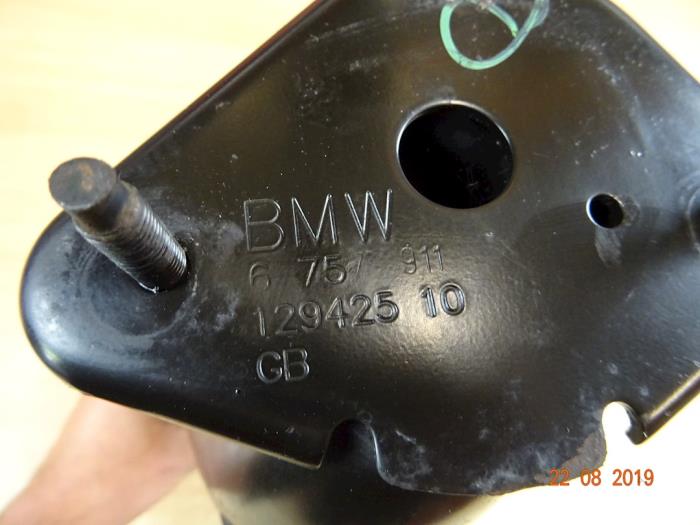 Bumpersteun links-voor van een MINI Mini Cooper S (R53) 1.6 16V 2003