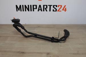 Gebruikte Koelwaterslang Mini Mini Cooper S (R53) 1.6 16V Prijs € 47,60 Inclusief btw aangeboden door Miniparts24