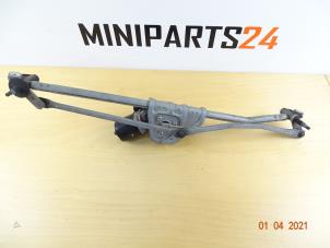 Gebruikte Ruitenwismotor + Mechaniek Mini Mini (R56) 1.6 16V Cooper Prijs € 71,40 Inclusief btw aangeboden door Miniparts24 - Miniteile24 GbR