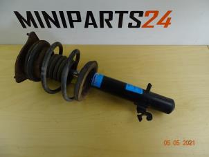 Gebruikte Schokdemper links-voor Mini Mini Cooper S (R53) 1.6 16V Prijs € 35,70 Inclusief btw aangeboden door Miniparts24 - Miniteile24 GbR