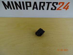 Gebruikte Schakelaar Contactslot Mini Mini Cooper S (R53) 1.6 16V Prijs € 43,91 Inclusief btw aangeboden door Miniparts24 - Miniteile24 GbR