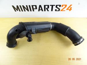 Gebruikte Luchtgeleider Mini Countryman (F60) 1.5 12V Cooper Prijs € 85,68 Inclusief btw aangeboden door Miniparts24 - Miniteile24 GbR