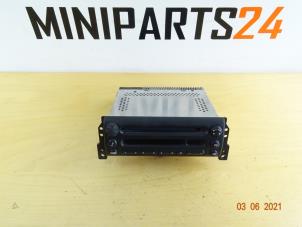 Gebruikte Radio CD Speler Mini Mini Cooper S (R53) 1.6 16V Prijs € 154,58 Inclusief btw aangeboden door Miniparts24 - Miniteile24 GbR