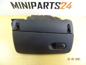 Gebruikte Handschoenenkastje Mini Cooper S Prijs € 59,50 Inclusief btw aangeboden door Miniparts24 - Miniteile24 GbR