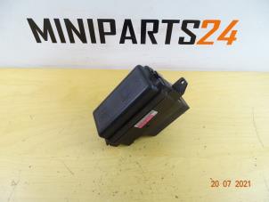 Gebruikte Zekeringkast Mini Mini (R56) 1.4 16V One Prijs € 29,16 Inclusief btw aangeboden door Miniparts24 - Miniteile24 GbR