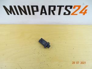 Gebruikte Luchtmassameter Mini Mini (F56) 2.0 16V Cooper S Prijs € 89,25 Inclusief btw aangeboden door Miniparts24 - Miniteile24 GbR