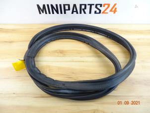 Gebruikte Achterkleprubber Mini Mini (F56) 1.5 12V Cooper Prijs € 82,11 Inclusief btw aangeboden door Miniparts24 - Miniteile24 GbR