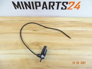 Gebruikte Ruitensproeierpomp voor Mini Mini (R56) 1.6 16V John Cooper Works Prijs € 29,75 Inclusief btw aangeboden door Miniparts24 - Miniteile24 GbR