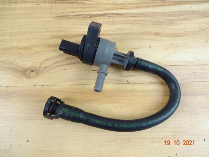 Vacuum ventiel van een MINI Countryman (R60) 1.6 16V Cooper S ALL4 2011