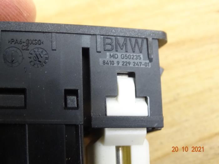 AUX/USB aansluiting van een MINI Countryman (R60) 1.6 16V Cooper S ALL4 2011