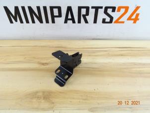 Gebruikte Achterbank slot Mini Mini (R56) 1.6 16V Cooper S Prijs € 23,80 Inclusief btw aangeboden door Miniparts24 - Miniteile24 GbR