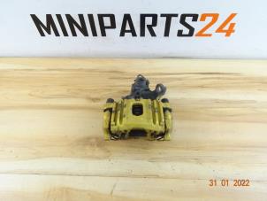 Gebruikte Remzadel links-achter Mini Mini Cooper S (R53) 1.6 16V Prijs € 35,70 Inclusief btw aangeboden door Miniparts24 - Miniteile24 GbR