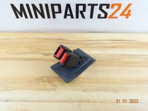 Gebruikte Gordelspanner midden achter Mini Mini Cooper S (R53) 1.6 16V Prijs € 23,21 Inclusief btw aangeboden door Miniparts24 - Miniteile24 GbR