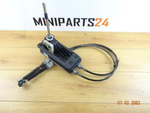 Gebruikte Versnellingspook Mini Mini (R56) 1.6 16V Cooper Prijs € 89,25 Inclusief btw aangeboden door Miniparts24 - Miniteile24 GbR