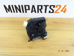 Gebruikte Deurslot Mechaniek 2Deurs links Mini Mini (R56) 1.6 16V Cooper Prijs € 107,10 Inclusief btw aangeboden door Miniparts24 - Miniteile24 GbR