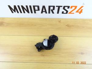 Gebruikte Deurgreep 2Deurs links BMW Mini One/Cooper (R50) 1.6 16V One Prijs € 35,70 Inclusief btw aangeboden door Miniparts24 - Miniteile24 GbR