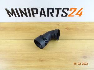 Gebruikte Aanzuigslang Lucht Mini Mini (R56) 1.6 16V Cooper Prijs € 17,85 Inclusief btw aangeboden door Miniparts24 - Miniteile24 GbR