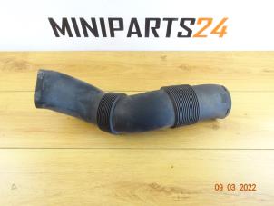 Gebruikte Luchtinlaat slang Mini Mini (R56) 1.6 16V Cooper S Prijs € 23,80 Inclusief btw aangeboden door Miniparts24 - Miniteile24 GbR