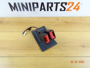 Gebruikte Gordelspanner midden achter Mini Mini (R56) 1.6 16V Cooper Prijs € 26,78 Inclusief btw aangeboden door Miniparts24 - Miniteile24 GbR
