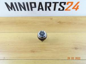 Gebruikte Pookknop Mini Mini (R56) 1.6 16V Cooper Prijs € 47,60 Inclusief btw aangeboden door Miniparts24 - Miniteile24 GbR
