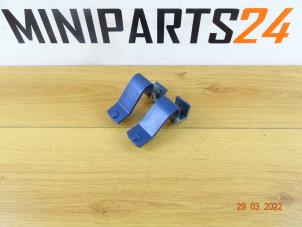 Gebruikte Scharnier Achterklep Mini Mini (R56) 1.6 16V Cooper Prijs € 23,80 Inclusief btw aangeboden door Miniparts24 - Miniteile24 GbR