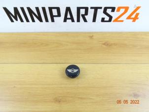 Gebruikte Naafkapje Mini Mini (R56) 1.4 16V One Prijs € 14,88 Inclusief btw aangeboden door Miniparts24 - Miniteile24 GbR