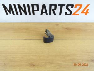 Gebruikte Motorkap hendel Mini Cooper S Prijs € 35,11 Inclusief btw aangeboden door Miniparts24 - Miniteile24 GbR