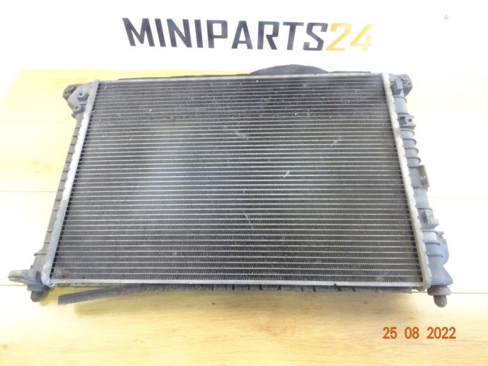 Radiateur van een MINI Mini Cooper S (R53) 1.6 16V 2003