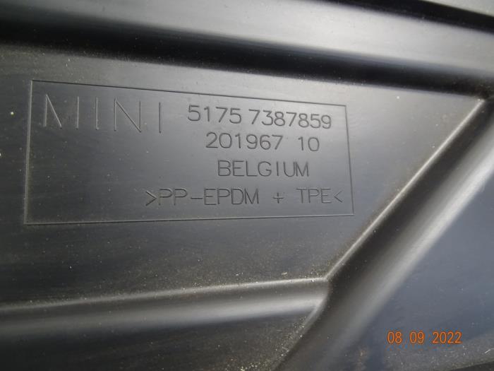 Onderrijbeveiliging van een MINI Mini Cabrio (F57) 1.5 12V Cooper 2015