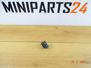 Gebruikte Raam schakelaar elektrisch Mini Cooper S Prijs € 17,85 Inclusief btw aangeboden door Miniparts24 - Miniteile24 GbR