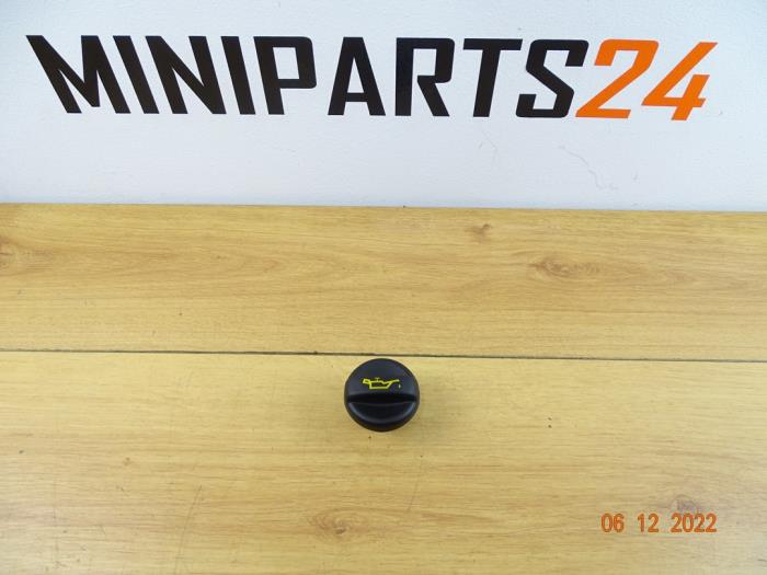 Gebruikte Oliedop Mini Mini (R56) 1.6 16V Cooper S Prijs € 17,85 Inclusief btw aangeboden door Miniparts24