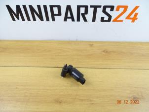 Gebruikte Ruitensproeierpomp voor Mini Mini (R56) 1.6 16V Cooper S Prijs € 29,75 Inclusief btw aangeboden door Miniparts24 - Miniteile24 GbR