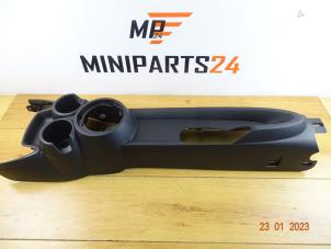 Gebruikte Middenconsoles Mini Mini (F55) 1.2 12V One First Prijs € 119,00 Inclusief btw aangeboden door Miniparts24 - Miniteile24 GbR