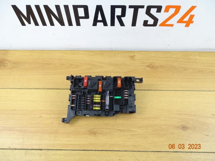 Zekeringkast van een MINI Mini (F55) 1.2 12V One First 2015