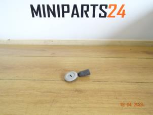 Gebruikte Microfoon Mini Mini (F56) 2.0 16V Cooper S Prijs € 17,85 Inclusief btw aangeboden door Miniparts24 - Miniteile24 GbR
