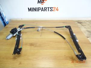 Gebruikte Ruitmechaniek 2Deurs rechts-voor Mini Mini Cooper S (R53) 1.6 16V Prijs € 89,25 Inclusief btw aangeboden door Miniparts24 - Miniteile24 GbR