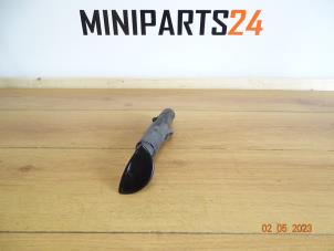 Gebruikte Pomp koplampsproeier Mini Mini (R56) 1.6 16V Cooper Prijs € 35,70 Inclusief btw aangeboden door Miniparts24 - Miniteile24 GbR