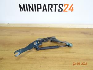 Gebruikte Motorkap Scharnier Mini Mini (R56) 1.4 16V One Prijs € 29,75 Inclusief btw aangeboden door Miniparts24 - Miniteile24 GbR