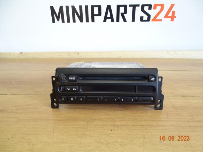Radio CD Speler van een MINI Mini Cooper S (R53) 1.6 16V 2005
