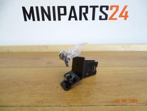 Gebruikte Achterbank slot Mini Mini (R56) 1.6 16V Cooper S Prijs € 23,80 Inclusief btw aangeboden door Miniparts24 - Miniteile24 GbR