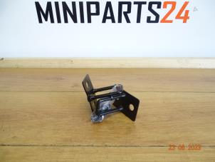 Gebruikte Achterbank slot Mini Mini (R56) 1.6 16V Cooper S Prijs € 38,68 Inclusief btw aangeboden door Miniparts24 - Miniteile24 GbR